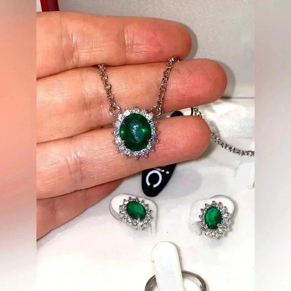 Cute 🥰 green stones stainless steel set - Picture 5 of 7